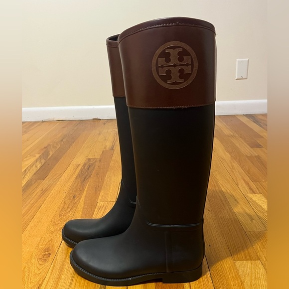 Tory Burch Black and Brown Logo Boots - Picture 2 of 7